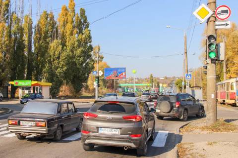 Билборд B в Харькове, 3х6  Тракторобудівників пр-т - Немишлянська вул., 285, з центру фото 1