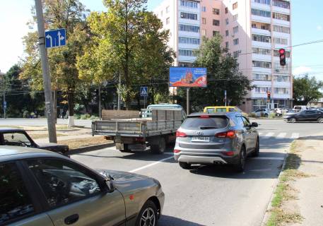 Билборд A в Харькове, 3х6  Холодногірська (Єлізарова) вул., 9, в центр фото 1