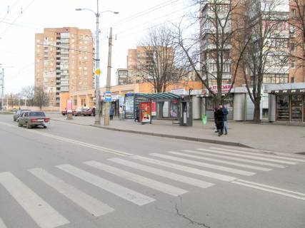 Билборд A в Харькове, 1,24х1,84  Петра Гриоренка пр-т, 31 (зупинка 29-й мікрорайон), в центр фото 1