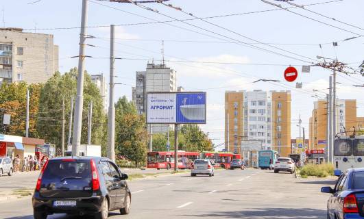 Призма B в Харькове, 3х6  просп. Ювілейний (П'ятдесятиріччя ВЛКСМ ) 83, з центру (коло тролейбуса) - 472012 фото 1