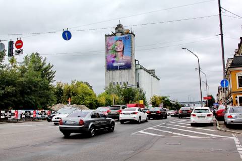 Брендмауер, Брандмауер, Брандмауэр A у Києві Набережно-Хрещатицька вул., 10 (у напрямку до Поштової площі, в центр) Фото 1