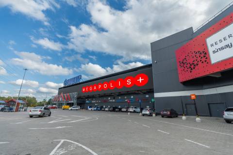 Видеоборд A в Киеве, 15,5 х 6,5  просп. Степана Бандери (Московський), 36-А, (ТРЦ Blockbuster Mall) (3 екрани) - 557860 фото 1