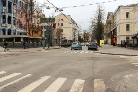 Ситилайт A в Харькове, 1,24х1,84  Ярослава Мудрого (Петровського) вул., 16 фото 1