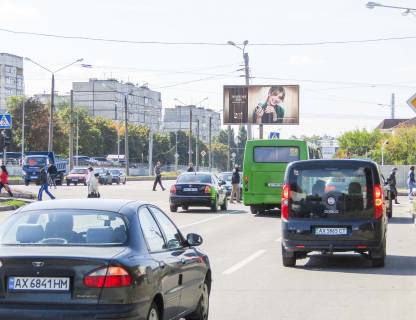 Білборд, Бігборд (Борд)  A у Харкові, 3х6  Тракторобудівників пр-т - Валентинівська вул., в центр Фото 1