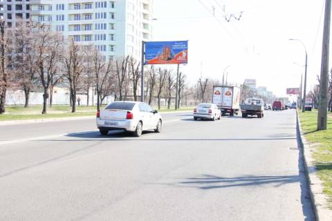 Билборд B в Днепр (Днепропетровск), 3х6  Богдана Хмельницького (Героїв Сталінграда) пр-т,165, з центру фото 1