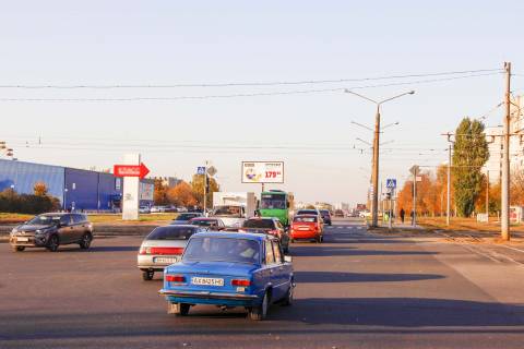 Білборд, Бігборд (Борд)  B у Харкові, 3х6  Тракторобудівників пр-т, 55-б, з центру Фото 1
