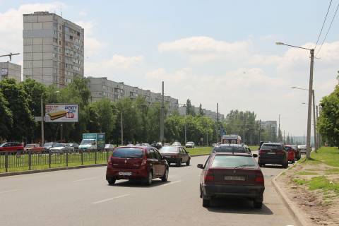 Білборд, Бігборд (Борд)  B у Харкові, 3х6  Перемоги пр-т - Людвіга Свободи пр-т, 43-А, в центр Фото 1