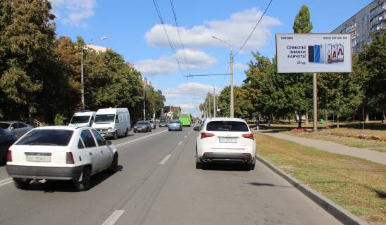Билборд A в Харькове, 3х6  Холодногірська (Єлізарова) вул., 4, з центру фото 1