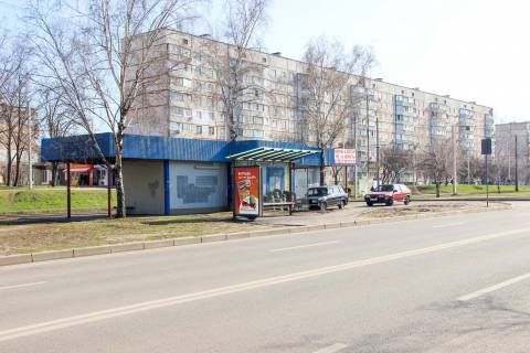 Билборд B в Харькове, 1,24х1,84  Тракторобудівників, 142 (зупинка 606-й мікрорайон), з центру фото 1