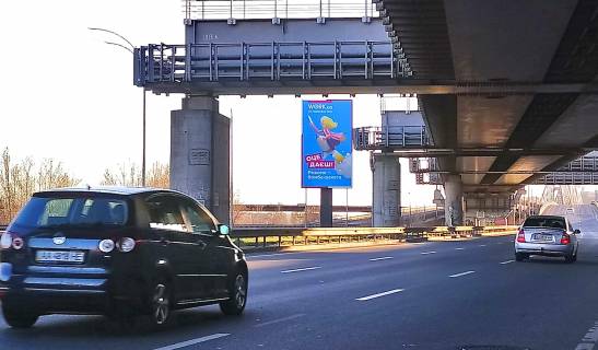 Бэклайт B в Киеве, 4.00 x 7.00  Дарницький міст, лівий берег, розподілювач, до центру фото 1