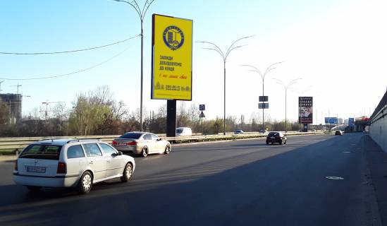 Беклайт A у Києві Дарницьке шосе, до Дарницького мосту, роздільник Фото 1