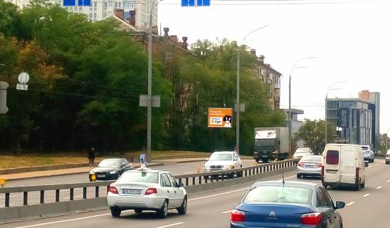 Бэклайт B в Киеве, 3.20 x 2.24  Миколи Міхновського бульвар (Дружби Народів бульвар), 22, до Либідської площі фото 1