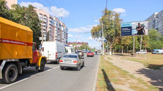Билборд A в Харькове, 3х6  Холодногірська (Єлізарова) вул., 4 - Волонтерська вул., з центру фото 1