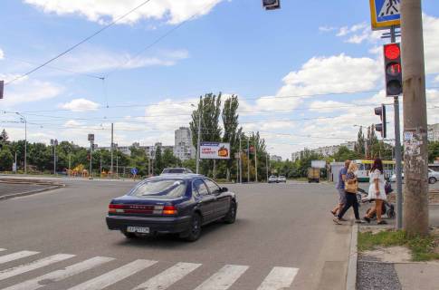 Призма B в Харькове, 3х6  Героев Труда ул. - Тракторостроителей пр-т, в центр  - 382494 фото 1