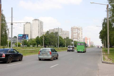 Білборд, Бігборд (Борд)  B у Харкові, 3х6  Перемоги пр-т, 55, з центру Фото 1