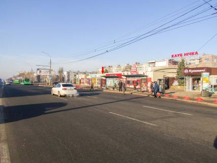 Ситилайт A в Харькове, 1,24х1,84  просп. Ювілейний (П'ятдесятиріччя ВЛКСМ ), 55-А (1) (остановка Проспект Тракторостроителей), в центр фото 1