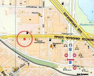 Білборд, Бігборд (Борд)  A у Києві ст.м. Почайна (колишня Петрівка), просп. Степана Бандери (Московський), 8 (завод "Маяк"), напр. Епіцентру, с / маркет дверей Porte's, військторг ДіСі, з боку вул. О.Теліги, завантажена транспортна артерія (ліва, "призма") схема