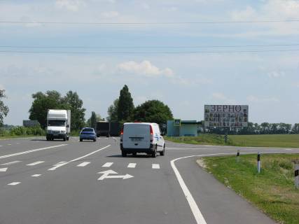 Билборд A на трассах Киевской области, 3х6  А/д Н-08 Бориспіль-Дніпро-Маріуполь 06, км 20+570 м, праворуч / напрямок руху з Києва; велике перехрестя, поворот на Васильки, Старе (Цукровий завод), автобусна зупинка, за 2 км до Мирне фото 1