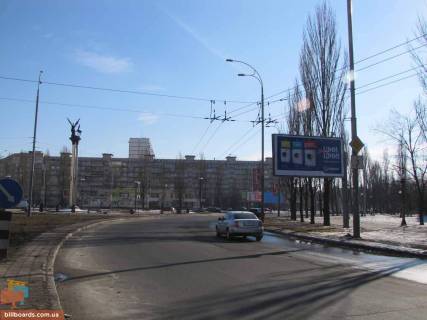 Білборд, Бігборд (Борд)  A у Києві просп. Володимира Івасюка (Героїв Сталінграда), 16Б / пл. Сантьяго-де-Чилі; клумба, пров. з Героїв полку «Азов» вул. (Маршала Малиновського) (біля д. 27/23); Astra-банк, супермаркети GoodWine, "Океан смаку" (рибний); клініка "Медіком" (дитяча), Astra-dent (стоматологія); ресторан "Блінофф", Domino's Фото 1
