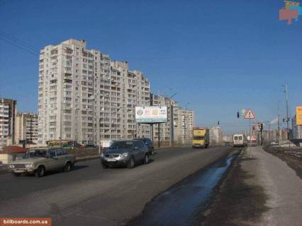 Билборд B в Киеве ул. Драйзера / ул. Бальзака - перед светофором; с/м Сильпо, Фокстрот, Космо (ТЦ Сириус), трансп. поток от просп. Романа Шухевича (Генерала Ватутіна) (от Св.-Троицкого собора) фото 1