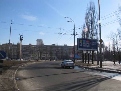 Білборд, Бігборд (Борд)  A у Києві просп. Володимира Івасюка (Героїв Сталінграда), 16Б / пл. Сантьяго-де-Чили; клумба, пер. с Героїв полку «Азов» вул. (Маршала Малиновського) (возле д. 27/23); Astra-банк, супермаркеты GoodWine, "Океан вкуса" (рыбный); клиника "Медиком" (детская), Astra-dent (стоматология); ресторан "Блинофф", Domino's Фото 1