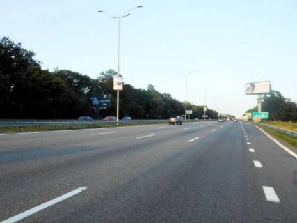 Билборд B в Киеве, 8х4  Бориспільська траса, траса М-03 "Київ-Харків", км 29+900 ліво, через 100м після повороту на комплекс Kidev та навпроти автосалону "АВТ Баварія", за 120м до автобусної зупинки фото 1