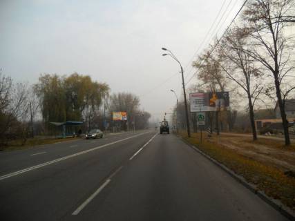 Билборд A в Бровары, 6х3  м. Бровари, Оникієнка Олега вул. (кол. Кутузова), 45, навпроти автобусної зупинки, за 35м до повороту на Гасин Ольги вул. (кол. Щербакова) фото 1