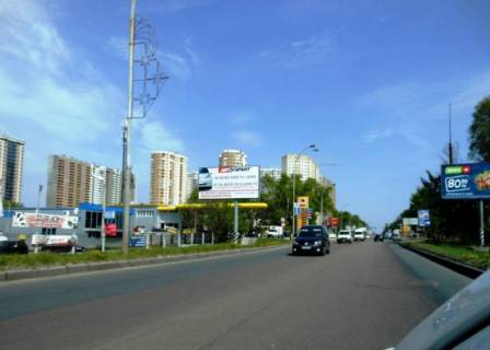 Билборд B в Бровары, 6х3  м. Бровари, вул. Київська, 227/1, біля АЗС "КЛО", за 160м до перехрестя з вул. В'ячеслава Чорновола та Героїв України вул. (кол. Гагаріна), за 200м до магазину Сільпо та ресторану KFC фото 1