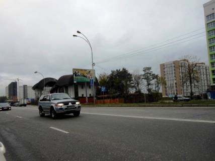 Билборд A в Бровары, 6х3   м. Бровари, вул. Київська, навпроти автобусної зупинки та магазину "Varus", заїзд на ринок, через 100м після повороту до магазину "АТБ", через 175м після АЗС "WOG", через 195м після повороту на вул. Василя Стефаника, за 140м до повороту на вул. фото 1