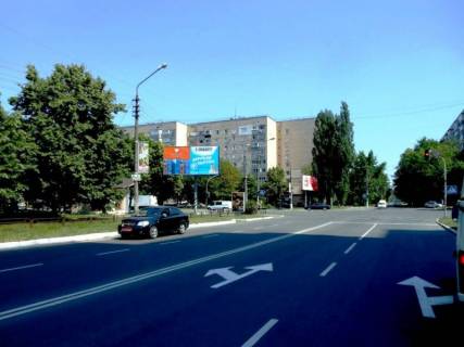 Билборд B в Бровары, 6х3  м. Бровари, перехрестя з бульваром Незалежності та вул. Чорних Запорожців, через 320м після розвилки з вул. Марії Лагунової, через 450м після ТЦ Форум, за 160м до повороту на вул. Харківська фото 1