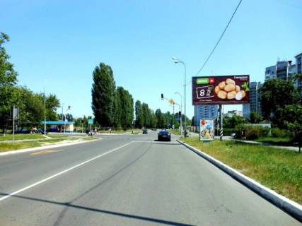 Билборд A в Бровары, 6х3  м. Бровари, вул. Грушевського, 15А, біля автобусної зупинки, за 30м до повороту на Героїв Небесної Сотні вул. (кол. Возз’єднання), початок Парку Перемоги фото 1