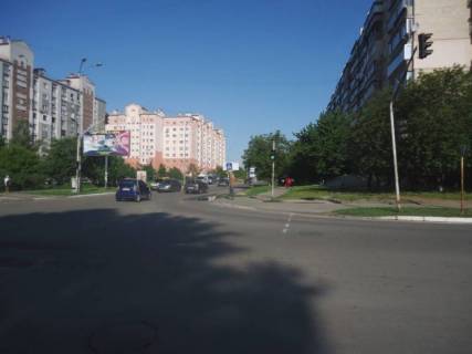 Билборд B в Бровары, 6х3  м. Бровари, вул. Грушевського, 15А, біля автобусної зупинки, через 30м після повороту на Героїв Небесної Сотні вул. (кол. Возз’єднання) та Парку Перемоги фото 1