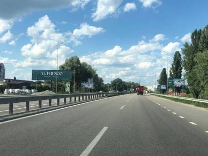 Билборд B в Ходосовке, 12х3  Дніпровське шосе, траса Н-01 "Київ-Знам'янка", км 23+270 право, через 300м після повороту на с. Ходосівку та АЗС UPG, за 70м до садового центру "Інтерфлора", лівий фото 1