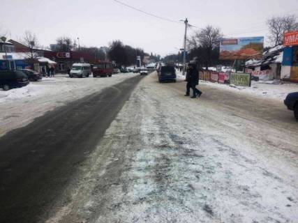 Billboard A in Uman, 6х3  m. Uman', st. Kiivs'ka, 4, bila avtobusnoi zupinki, navproti Avtovokzalu, za 40m do povorotu na st. Lisova ta 120m do AZS SOCAR, cerez 50m pisla magazinu ATB ta rozv'azki z st. Tisika ta st. Sevcenka Photo 1