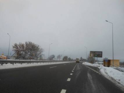 Билборд A в Киеве, 6х3  с. Таценки, шосе Дніпровське (шосе Дніпропетровське), траса Н-01 "Київ-Знам'янка", км 40+200 право, через 250м після автобусної зупинки, перед мостом через р. Стугна, в'їзд в м. Обухів фото 1