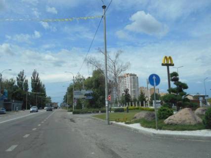 Билборд A в Буче, 6х3  м. Буча, траса М-07 "Київ-Ковель", км 28+300 право, вул. Нове Шосе, біля автобусної зупинки та McDonald's, навпроти магазину ЕКО-Маркет, через 400м після магазину Novus та поворту на вул. Вокзальна, за 180м до перехрестя з вул. Вишнева та вул. фото 1