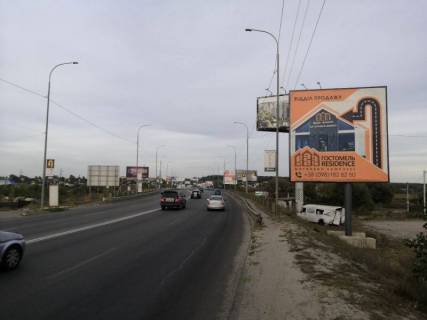 Билборд A в Ирпене м. Ірпінь, траса М-07, км 23+400 ліво, вул. Свято-Покровська, 2а, перед мостом через р. Ірпінка, навпроти офісу ЖК "Гостомель Резіденс", 150м за АЗС ОККО, низ фото 1