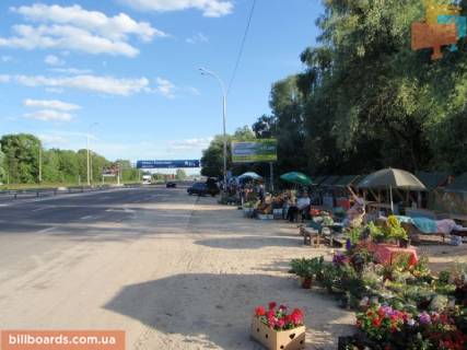 Билборд A в Лесниках (Киевской обл), 6х3  Дніпровське шосе, траса Н-01 "Київ-Знам'янка", км 21+080 право, через 180м після повороту на с. Лісники, через 430м після магазинів Сільпо та АТБ, через 580м після магазину Фора фото 1