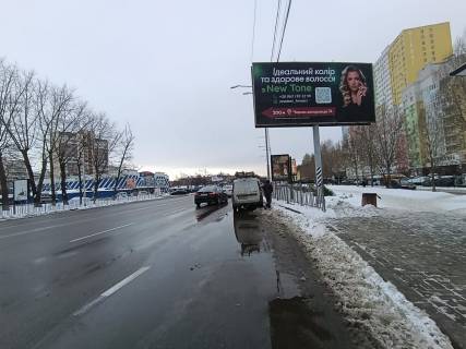 Билборд A в Бровары, 6х3  м. Бровари, вул. Київська, 331, біля автобусної зупинки, навпроти магазину АТБ, за 90м до магазину "Varus", за 90м до заїзду на ринок, за 220м до повороту на вул. Василя Симоненка та пров. Чорних Запорожців (кол. Короленка,  Камо) , через 95м після АЗС "WOG", через 115м після повороту на фото 1