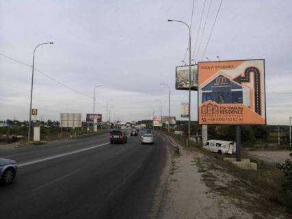 Билборд A в Ирпене м. Ірпінь, траса М-07, км 23+400 ліво, вул. Свято-Покровська, 2а, перед мостом через р. Ірпінка, навпроти офісу ЖК "Гостомель Резіденс", 150м за АЗС ОККО, верх фото 1
