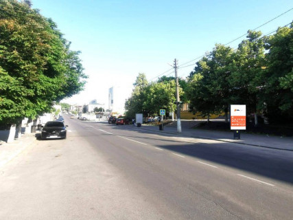 Ситилайт A в Василькове, 1,2х1,8  м. Васильків, вул. Грушевського, 21, біля магазину "Сільпо" та "COMFY", через 50м після повороту на вул. Гоголя, через 100м після повороту на вул. Декабристів, за 125м до відділення ПУМБ та автобусної зупинки фото 1