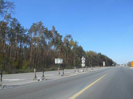 Билборд A в Заліссі, 6х3  с. Залісся, чернігівська траса, траса М-01 "Київ-Чернігів-Нові Яриловичі", км 43+130 ліво, вул. Київська, через 600м після повороту на завод "Coca-Cola" та АЗС "ОККО", за 350м до АЗС "ОККО" фото 1