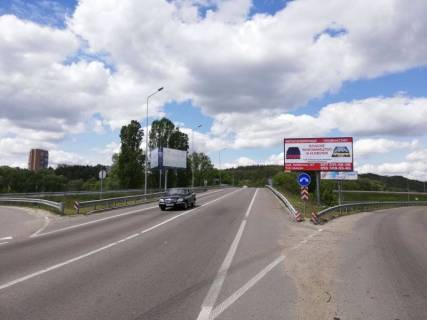 Билборд A в Обухове початок вул. Промислова, міст через трасу Н-01 Київ-Знам'янка, на розі доріг на вул. Київська та повороту на Київ фото 1