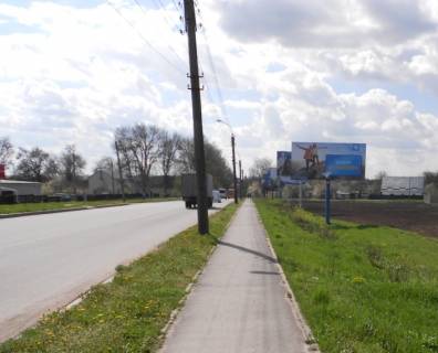 Билборд A в Умане м. Умань, вул. Інтернаціональна, навпроти 4/2, через 450м після виїзду на трасу Київ-Одеса, за 85м до автобусної зупинки та 110м до повороту на вул. Вільямса фото 1