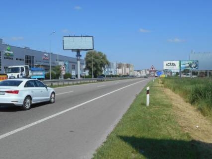 Білборд, Бігборд (Борд)  A у Ходосівці, 12х3  Дніпровське шосе, траса Н-01 "Київ-Знам'янка", км 23+950 ліво, за 300м до повороту на с. Ходосівку та АЗС UPG, навпроти ТЦ "МегаМаркет", лівий Фото 1
