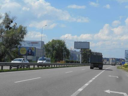 Білборд, Бігборд (Борд)  B у Ходосівці, 6х3  Дніпровське шосе, траса Н-01 "Київ-Знам'янка", км 24+050 право, за 400м до повороту на с. Ходосівку та АЗС UPG, навпроти ТЦ "МегаМаркет" Фото 1
