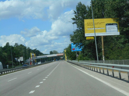 Билборд A в с. Романкове, 6х3  Дніпровське шосе, траса Н-01 "Київ-Знам'янка", км 28+460 ліво, навпроти ресторану "Три мушкетери", за 450м до ресторану "Чумацький шлях", через 250м після ресторану "Форест Grill" фото 1