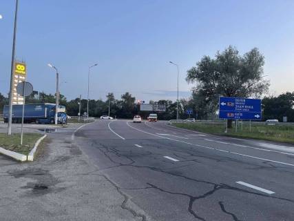 Билборд A в Таценках, 12х3  Дніпровське шосе, траса Н-01 "Київ-Знам'янка", км 39+050 право, на розвилці доріг Н-01 "Київ-Знам'янка" та Р-01 "Київ-Обухів", навпроти АЗС, лівий фото 1