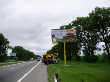 Билборд A в Скибине, 6х3  с. Скибин, чернігівська траса, траса М-01 "Київ-Чернігів-Нові Яриловичі", км 41+950 ліво, вул. Київська, за 950м до АЗС "Shell", через 450м після автобусної зупинки, через 650м після повороту на с. Велика Димерка та АЗС "ОККО" фото 1