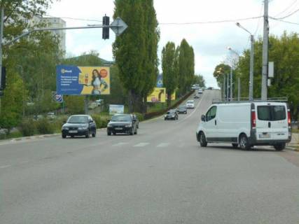 Билборд B в Обухове, 6х3  м. Обухів, вул. Київська, через 50м після банку "Аваль", навпроти озера та дитячого майданчику "Рошен" фото 1
